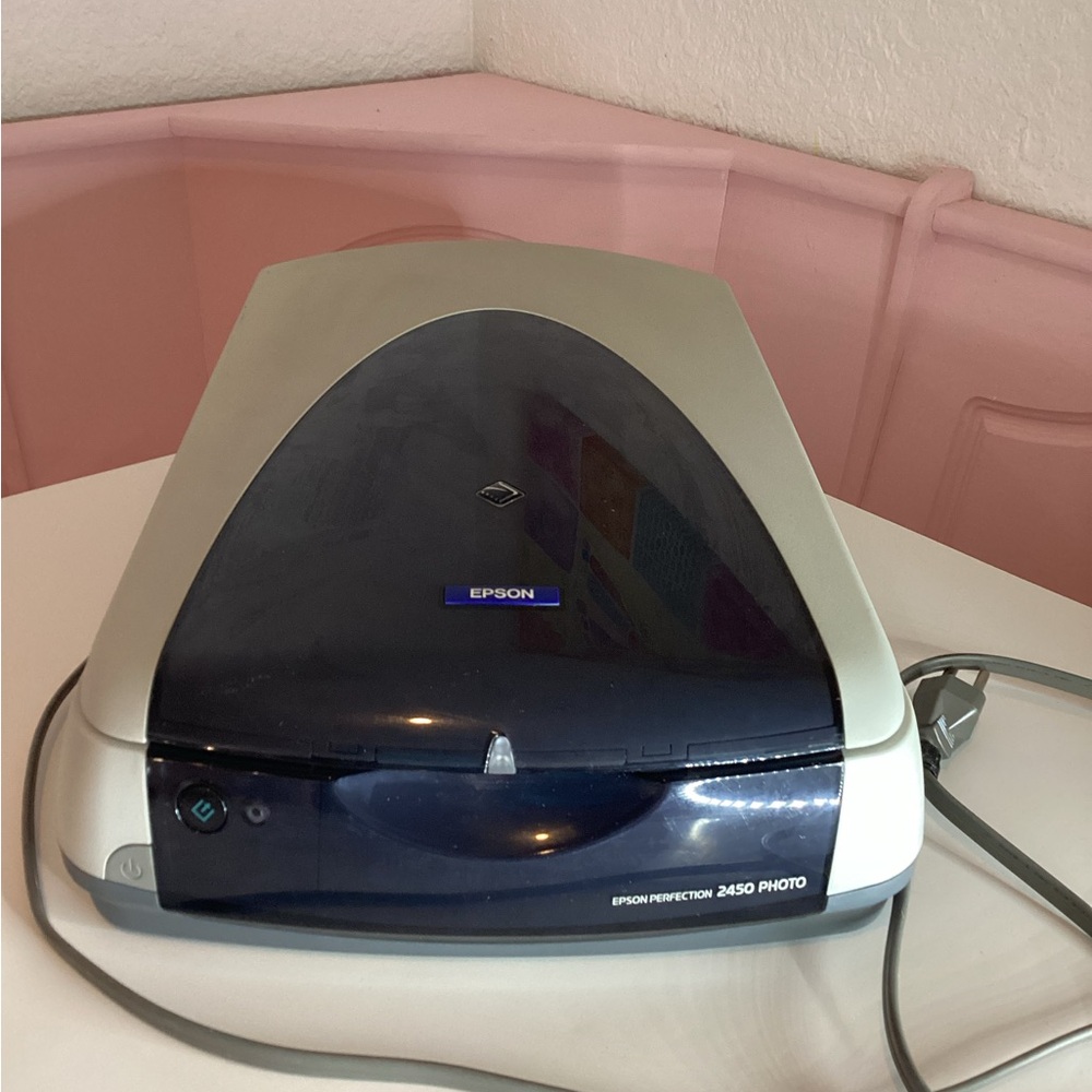Epson Perfection 2450 Photo Scanner in Gray and Black